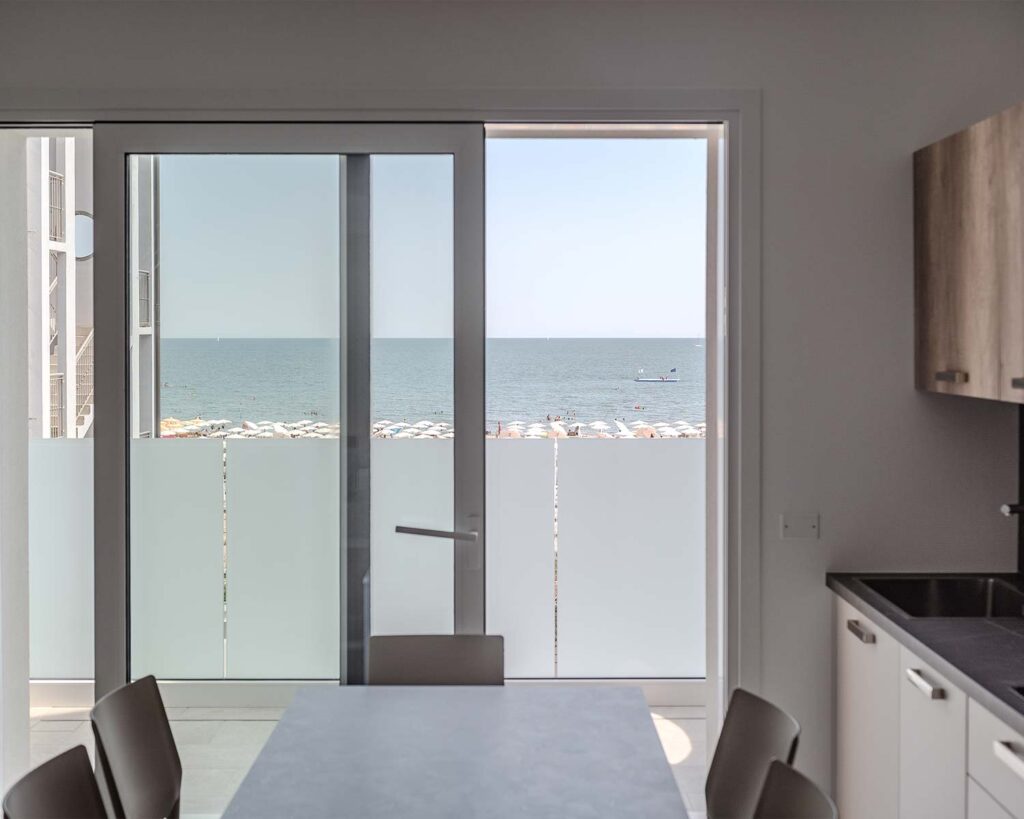 cucina appartamento vacanza blu horizon plus